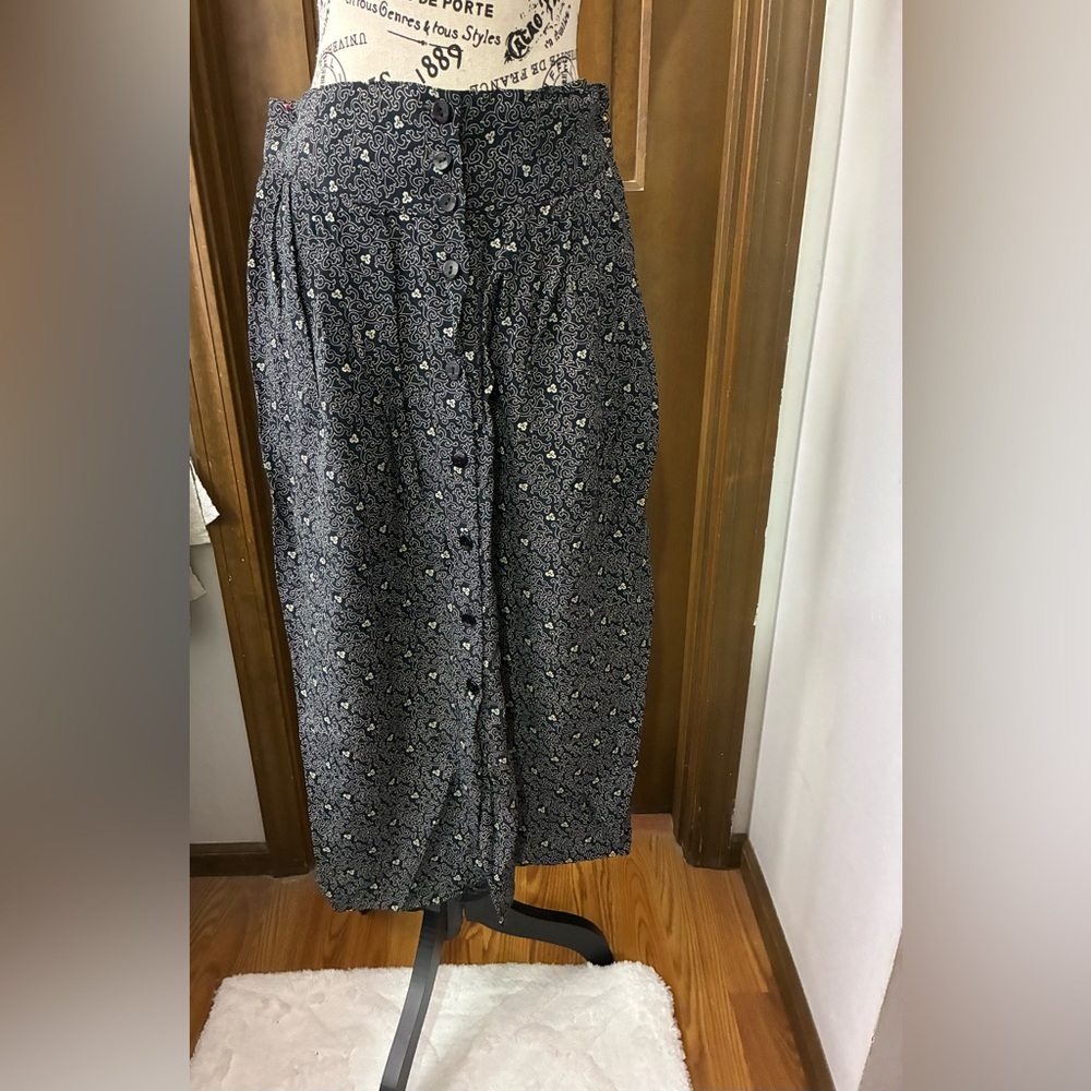 90’s Vintage Floral Patterned Dark blue & Tan button down skirt